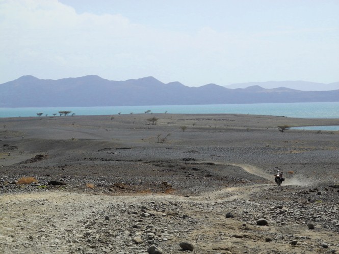 Turkana road next to lake